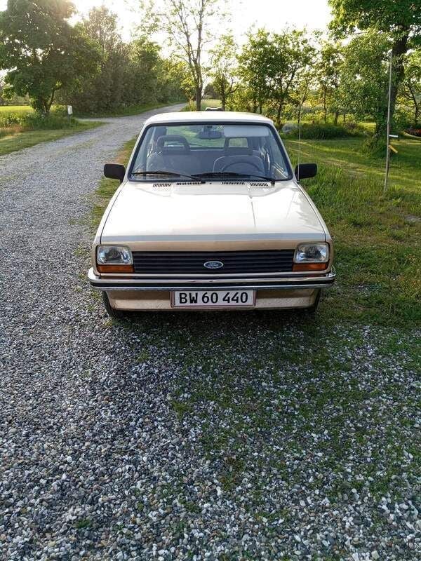 Guld Brugt 1978 Ford Fiesta Hatchback | 20.000 kr. - Billede 1/2