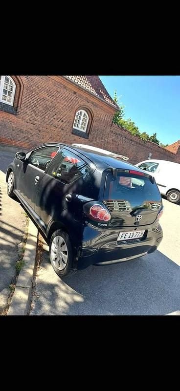 Sort Brugt 2012 Toyota Aygo Hatchback | 25.000 kr. (Super pris) - Billede 1/4