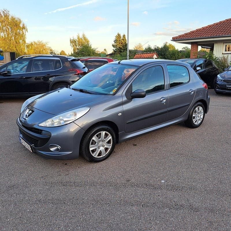 Sølvmetal Brugt 2010 Peugeot 206+ Comfort Hatchback | 19.900 kr. (Fair pris) - Billede 1/4