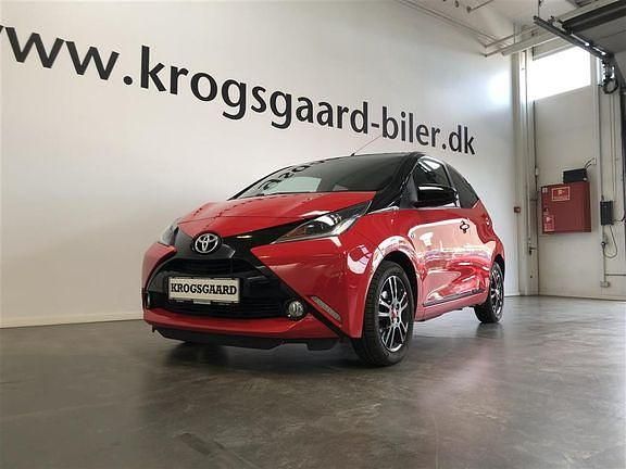 Brugt Toyota Aygo X-cite 72 HK (52 kW) 2017 Rød/sort Hatchback