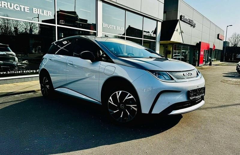 Brugt BYD Dolphin Design 150 kW (204 HK) 2024 Sølvmetal Hatchback