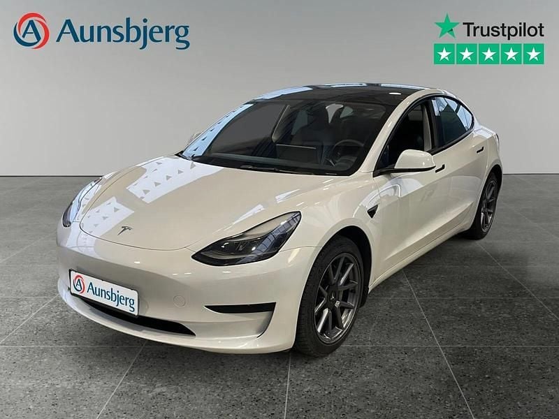Hvid Brugt 2025 Tesla Model 3 Standard Range Sedan | 229.500 kr. (Super pris) - Billede 1/4
