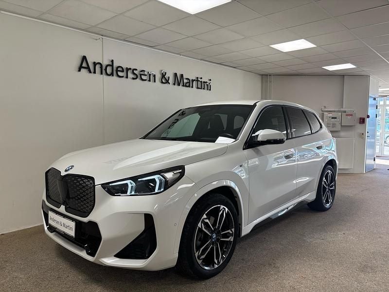 Hvid Brugt 2024 BMW iX1 M Sport SUV | 337.400 kr. (Fair pris) - Billede 1/4