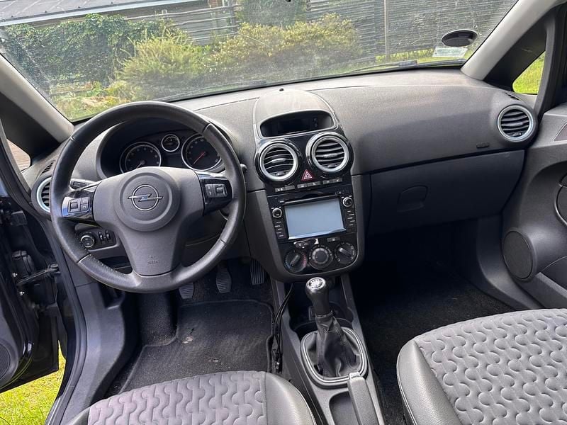 Sort Brugt 2013 Opel Corsa Cosmo Hatchback | 44.900 kr. (Lidt for dyr) - Billede 1/3