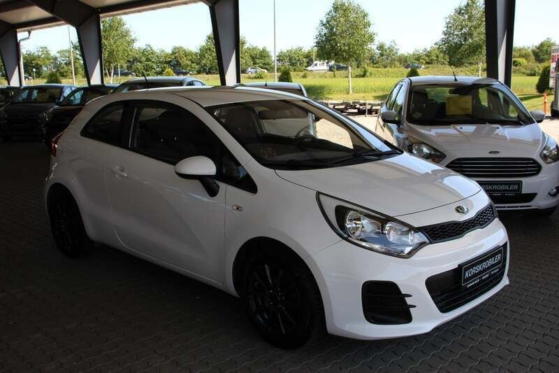 Hvid Brugt 2016 Kia Rio Base Hatchback | 84.800 kr. (Lidt for dyr) - Billede 1/4