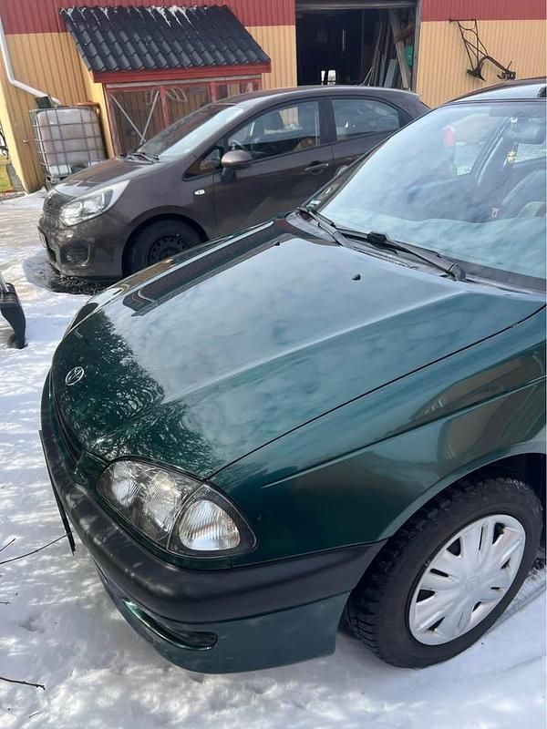 Brugt Toyota Avensis 110 HK (80 kW) 2000 Sedan
