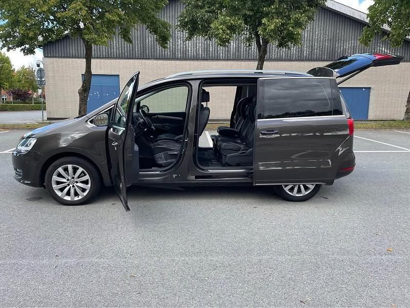 Brugt VW Sharan Highline 150 HK (110 kW) 2015 Brun MPV