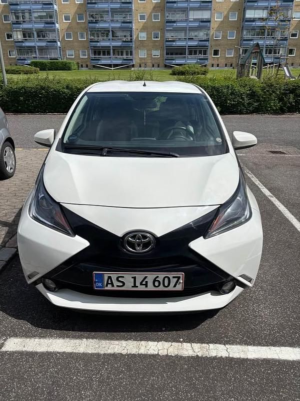 Brugt Toyota Aygo 69 HK (50 kW) 2014 Hvid Hatchback