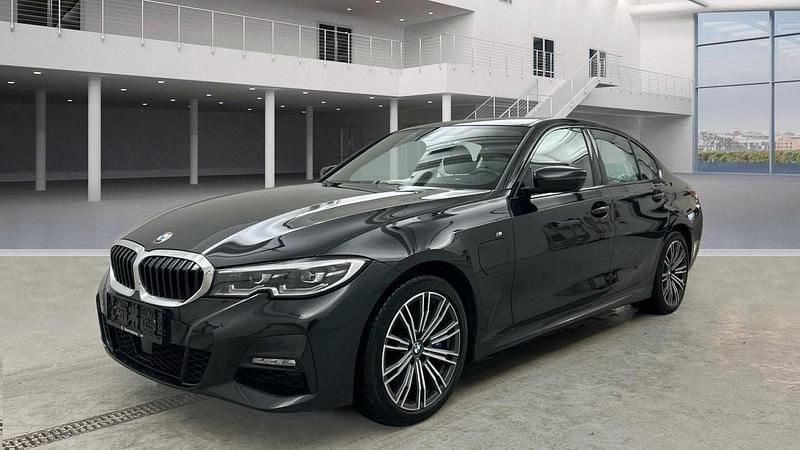 Gråmetal Brugt 2021 BMW 330e M Sport Sedan | 279.900 kr. (Fair pris) - Billede 1/4