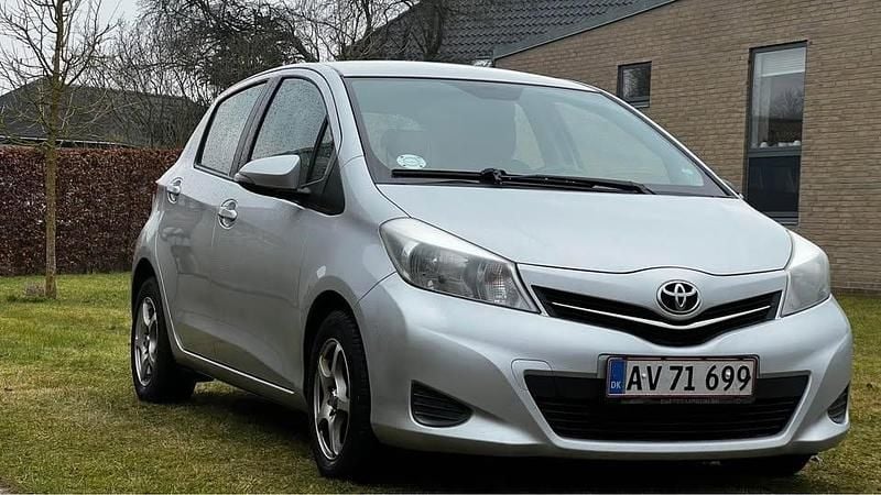 Brugt Toyota Yaris 69 HK (50 kW) 2013 Grå Hatchback