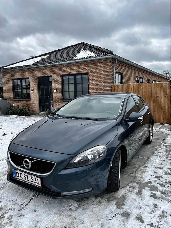 Brugt Volvo V40 Kinetic 120 HK (88 kW) 2017 Blå Hatchback