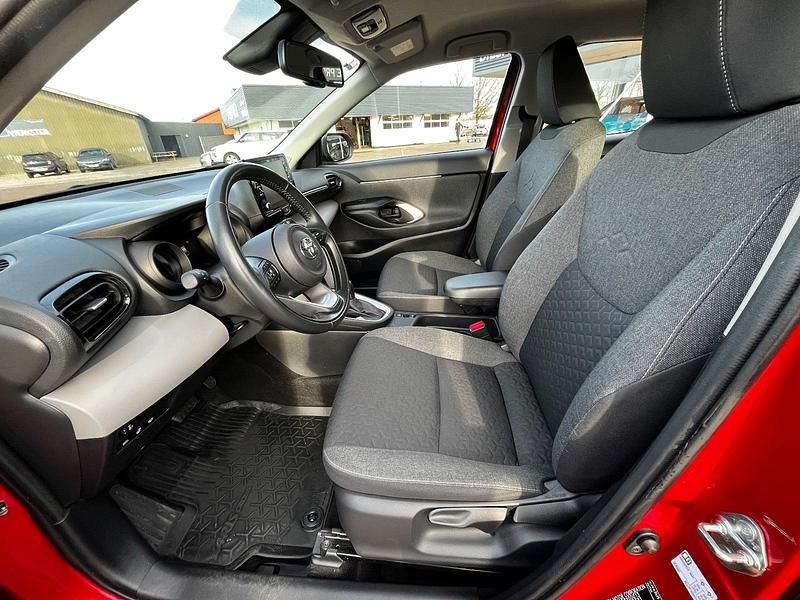 Brugt Toyota Yaris Hybrid Active 116 HK (85 kW) 2022 Mørkrødmetal