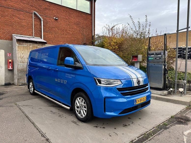 Blåmetal Brugt 2025 VW T6.1 Comfortline Van | 339.800 kr. - Billede 1/4