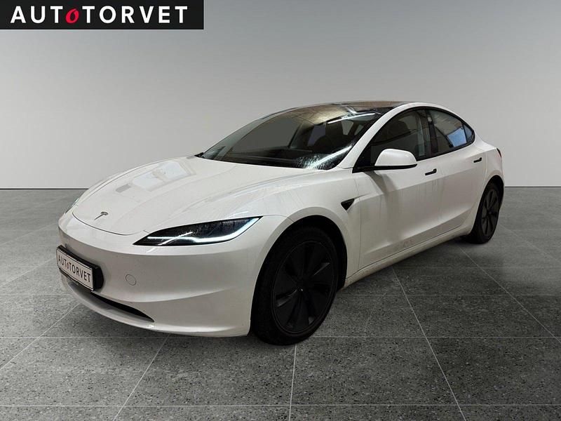Hvidmetal Brugt 2023 Tesla Model 3 Long Range AWD Sedan | 249.700 kr. (Fair pris) - Billede 1/4