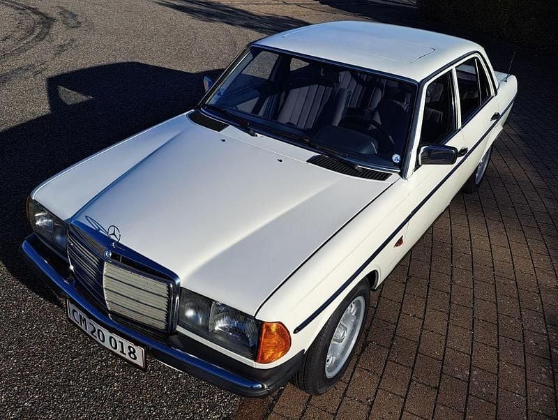 Brugt Mercedes E230 135 HK (99 kW) 1983 Hvid Sedan