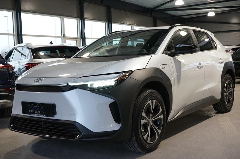 Hvidmetal Ny 2025 Toyota bZ4X SUV | 279.900 kr. (Fair pris) - Billede 1/4