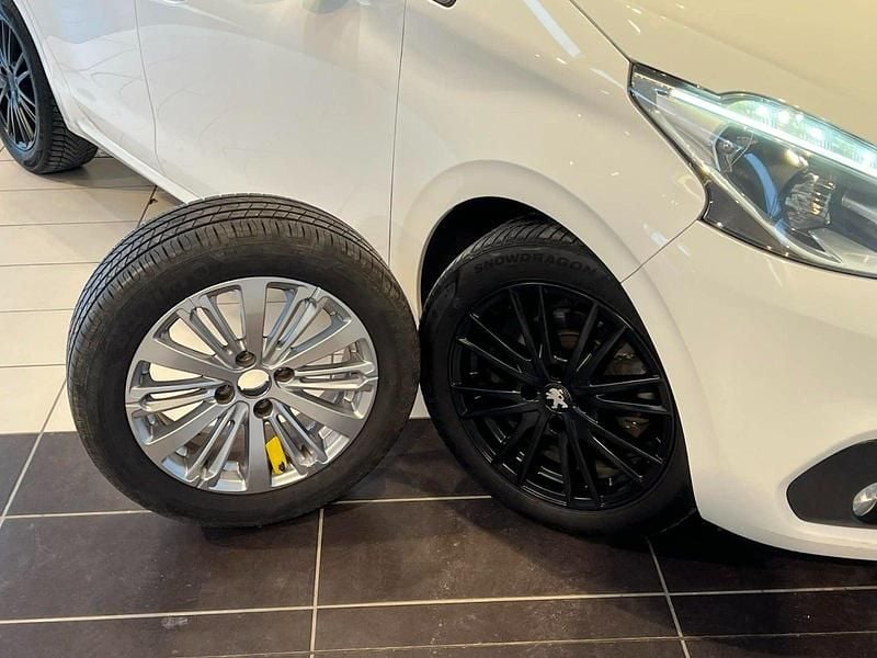 Brugt Peugeot 208 Allure Sky 100 HK (73 kW) 2018 Hvid Hatchback