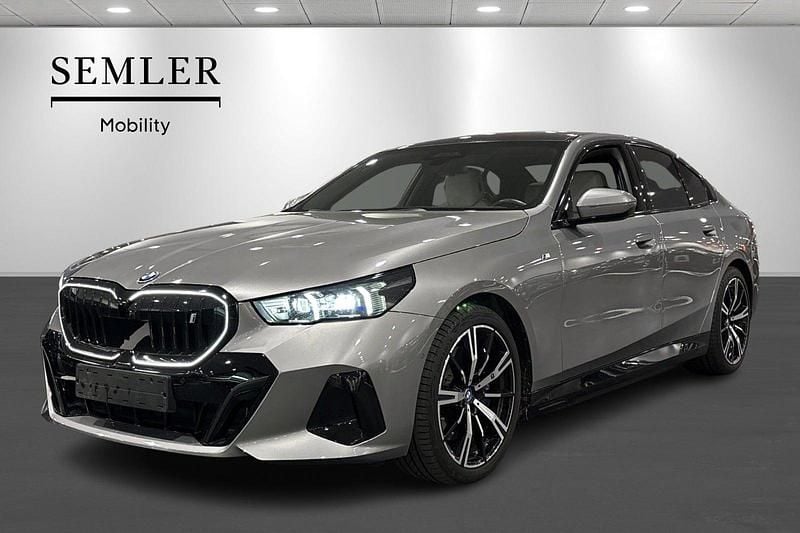 Gråmetal Brugt 2023 BMW i5 M Sport Sedan | 479.900 kr. (Super pris) - Billede 1/4