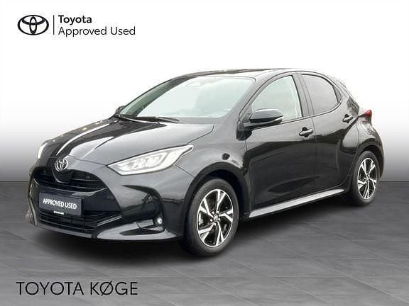 Flame red Brugt 2024 Toyota Yaris Hybrid Executive Hatchback | 209.900 kr. - Billede 1/4