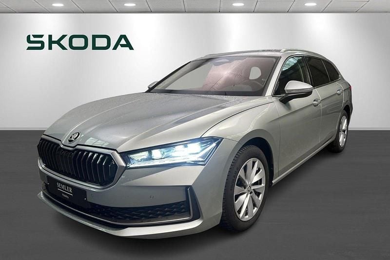 Sølvmetal Brugt 2024 Skoda Superb Selection Stationcar | 484.900 kr. - Billede 1/4