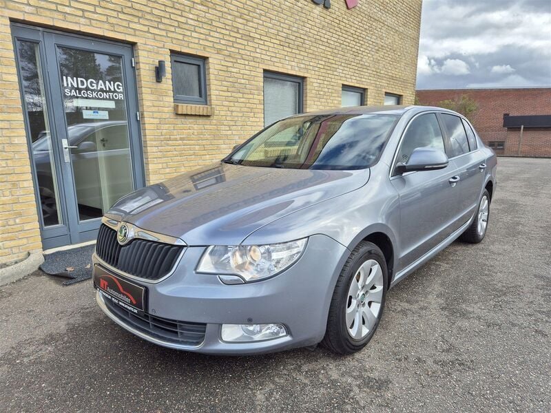 Lysblåmetal Brugt 2011 Skoda Superb Hatchback | 59.900 kr. - Billede 1/4
