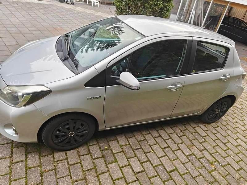 Brugt Toyota Yaris Hybrid Multidrive S 75 HK (55 kW) 2013 Grå Hatchback