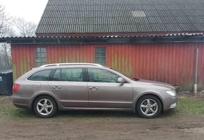 Brugt 2011 Skoda Superb Stationcar | 32.999 kr. - Billede 1/4