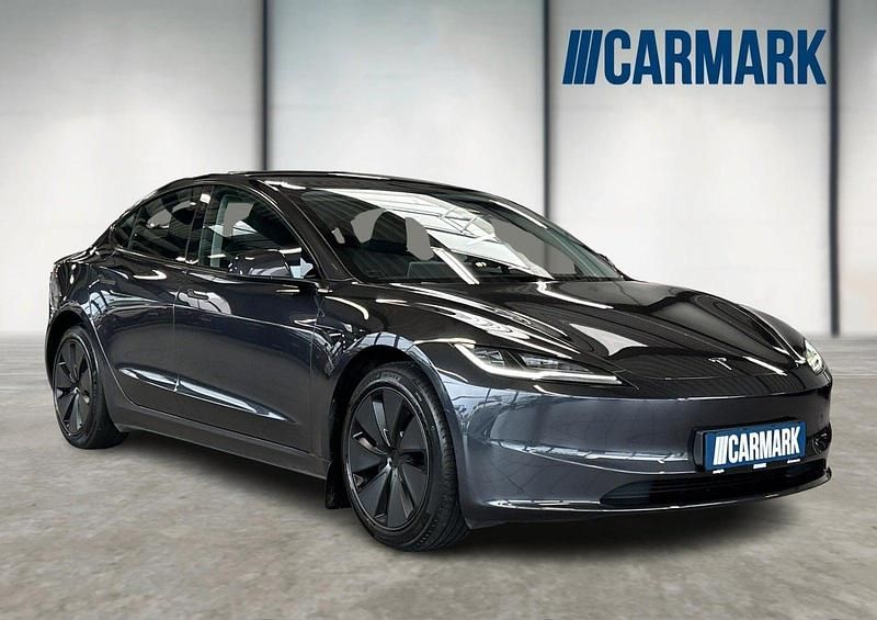 Gråmetal Brugt 2023 Tesla Model 3 RWD Sedan | 249.600 kr. (Fair pris) - Billede 1/4