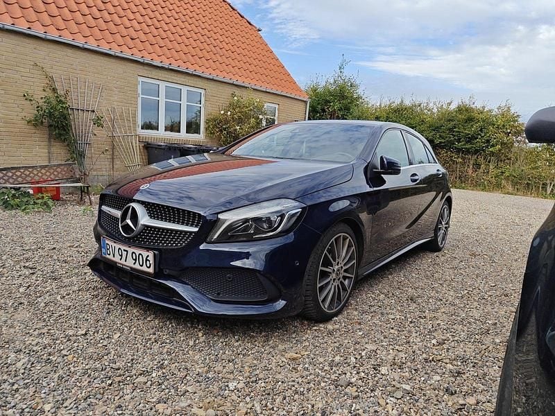 Mørkblåmetal Brugt 2018 Mercedes A200 Hatchback | 119.990 kr. - Billede 1/4