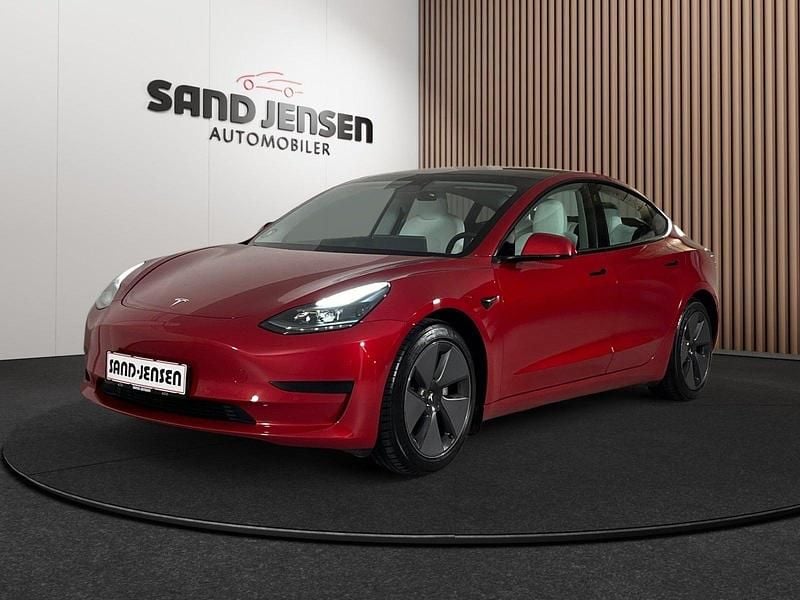 Rød Brugt 2021 Tesla Model 3 Standard Range Sedan | 199.900 kr. (Fair pris) - Billede 1/3