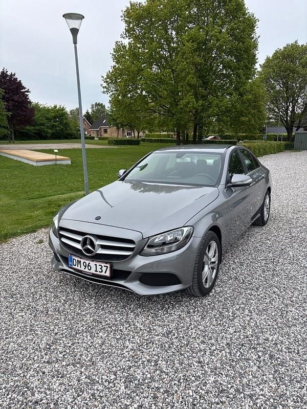 Sølvmetal Brugt 2015 Mercedes C200 Sedan | 184.999 kr. (God pris) - Billede 1/4