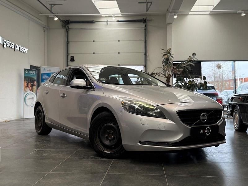 Brugt Volvo V40 Kinetic 177 HK (130 kW) 2012 Sølvmetal Hatchback