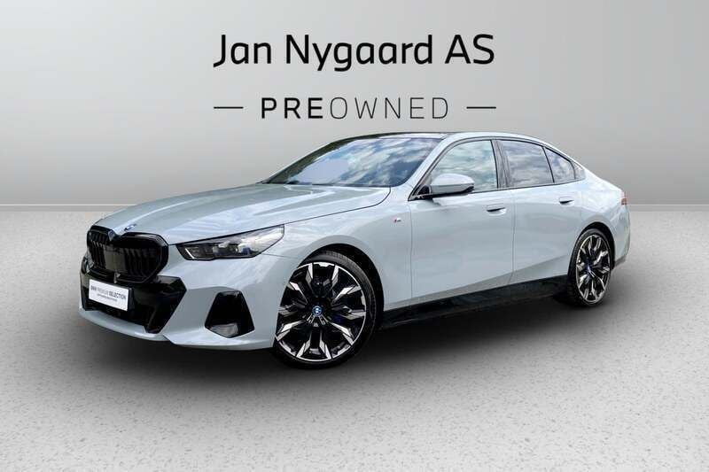 Gråmetal Brugt 2025 BMW i5 Comfort Edition Sedan | 599.000 kr. (Fair pris) - Billede 1/3