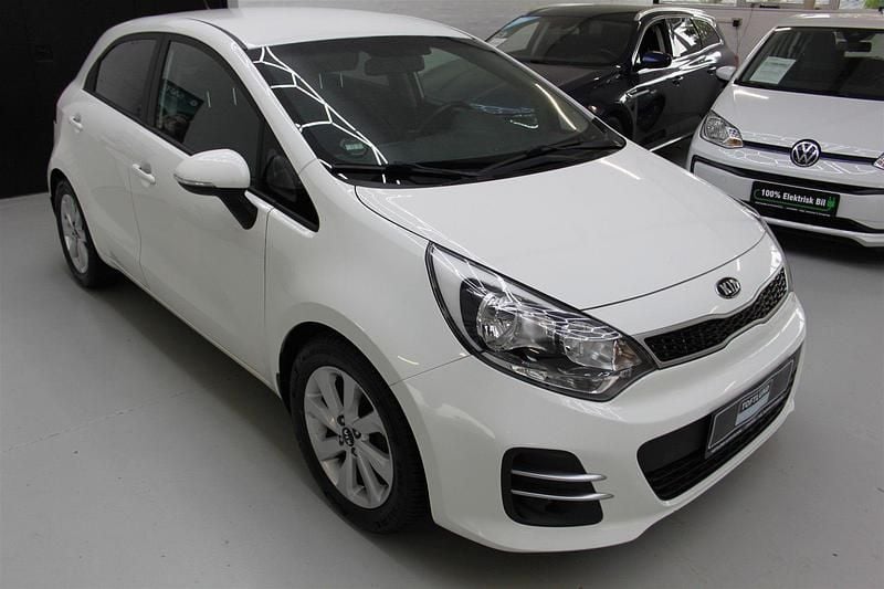 Hvid Brugt 2016 Kia Rio Hatchback | 57.900 kr. (Fair pris) - Billede 1/4