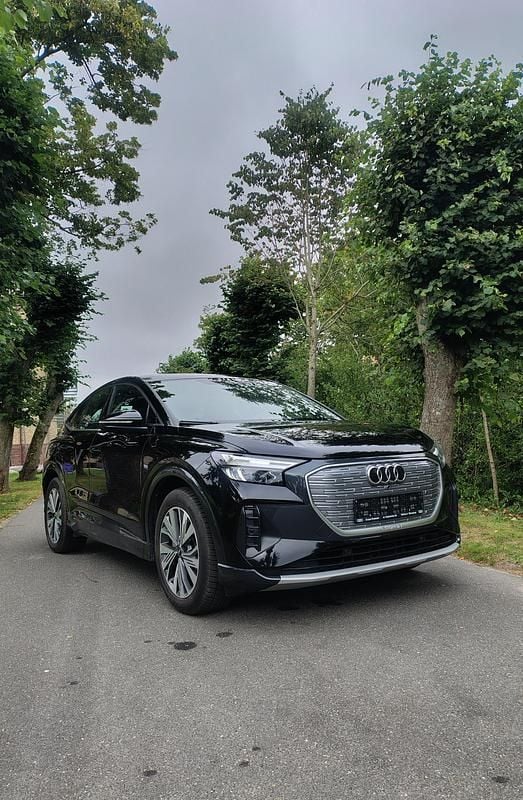 Metallic sort Brugt 2023 Audi Q4 Sportback e-tron Advanced SUV | 299.000 kr. - Billede 1/14