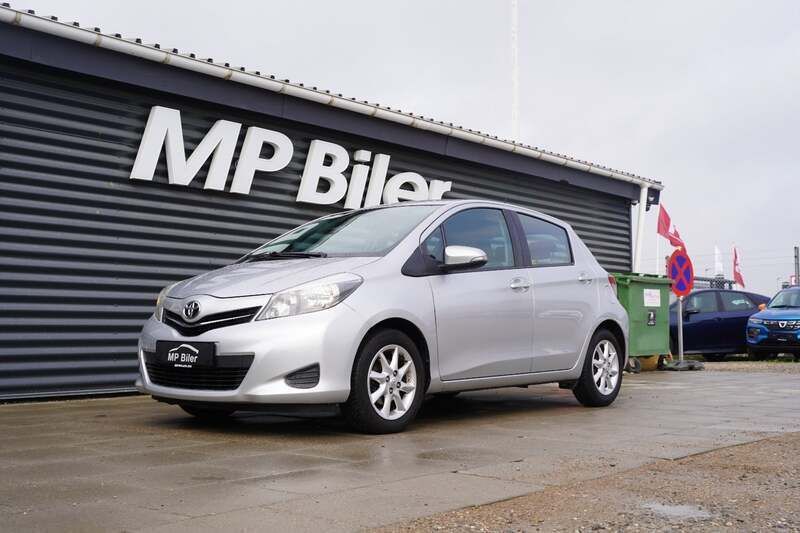 Sølvmetal Brugt 2012 Toyota Yaris T2 Hatchback | 59.900 kr. (Fair pris) - Billede 1/4