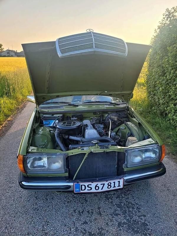 Brugt Mercedes 240 1982 Sedan
