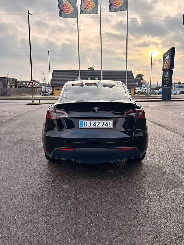 Brugt 2021 Tesla Model Y Long Range AWD SUV | 210.900 kr. (God pris) - Billede 1/4