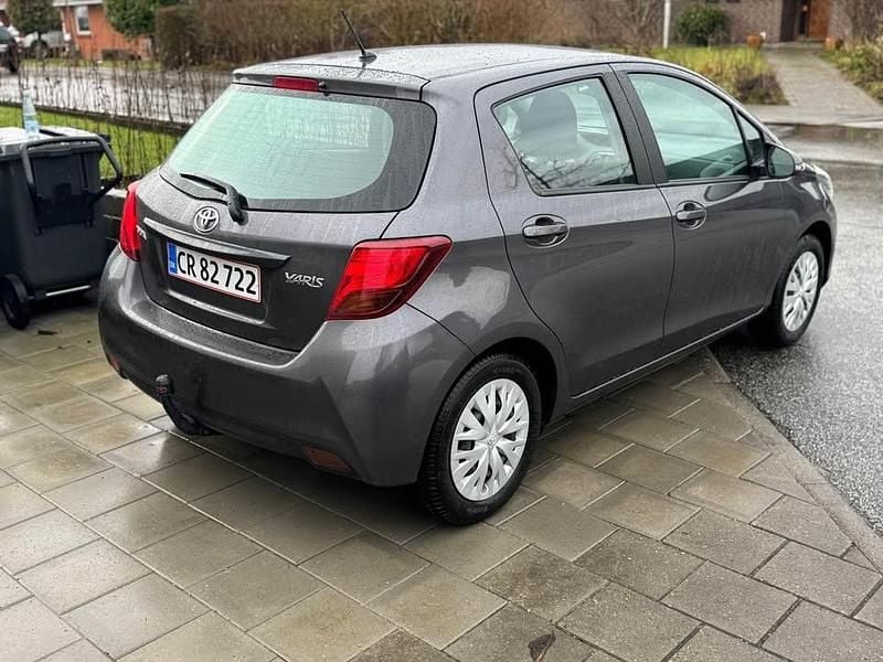 Brugt Toyota Yaris 99 HK (72 kW) 2015 Grå Hatchback