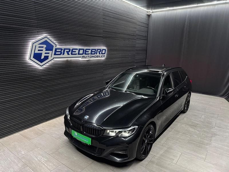 Sort Brugt 2020 BMW 330e M Sport Stationcar | 359.500 kr. (Dyr) - Billede 1/4