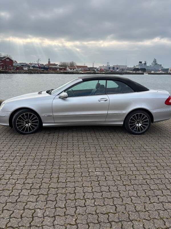 Sølvmetal Brugt 2003 Mercedes CLK320 Elegance Cabriolet | 149.900 kr. - Billede 1/4