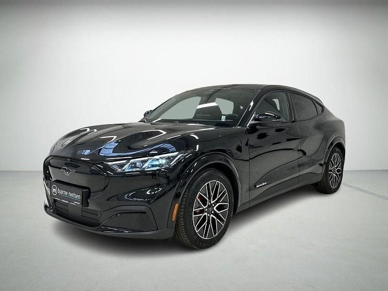 Sortmetal Ny 2025 Ford Mustang Mach-E Extended Range SUV | 449.900 kr. - Billede 1/4