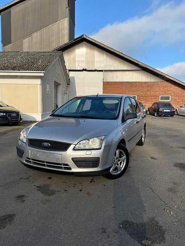 Sort Brugt 2005 Ford Focus Ambiente Sedan | 12.900 kr. (Fair pris) - Billede 1/4