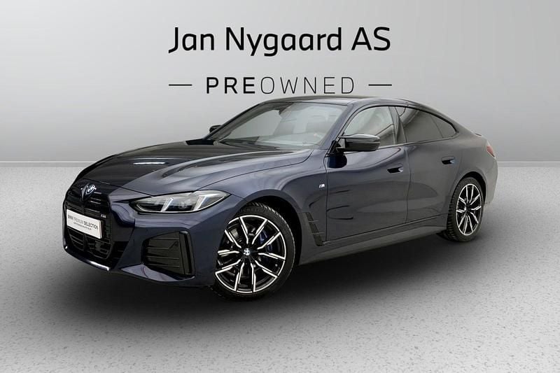 Blåmetal Brugt 2025 BMW i4 M Sport Sedan | 529.900 kr. (Lidt for dyr) - Billede 1/3