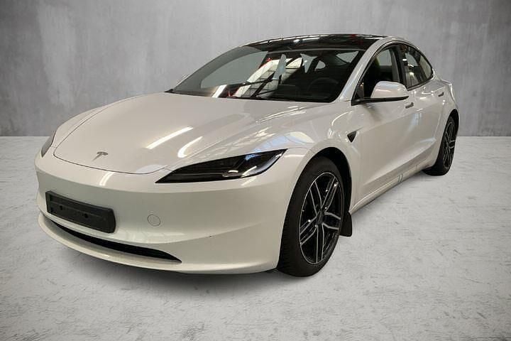 Hvid Brugt 2024 Tesla Model 3 Long Range AWD Sedan | 329.900 kr. (Lidt for dyr) - Billede 1/4