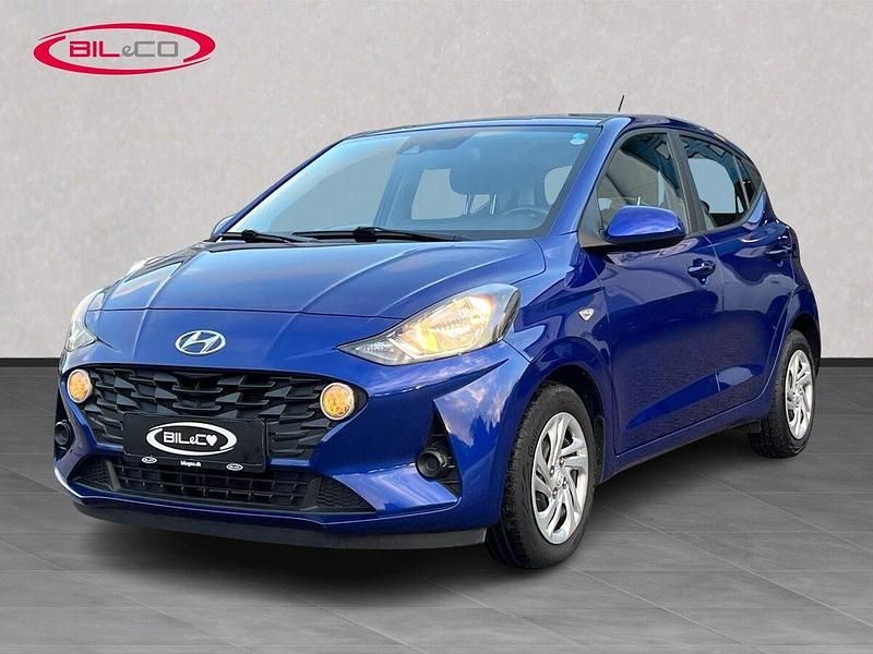 Blå metal Brugt 2022 Hyundai i10 Advanced Hatchback | 109.900 kr. (Fair pris) - Billede 1/4