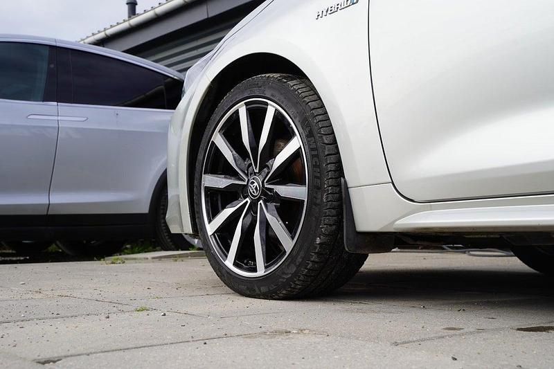 Brugt Toyota Corolla Design 122 HK (89 kW) 2019 Sølvmetal Hatchback