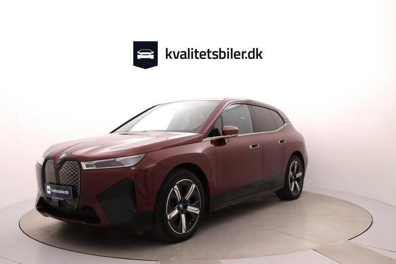 Bordeauxrødmetal Brugt 2022 BMW iX SUV | 599.900 kr. (Super pris) - Billede 1/4