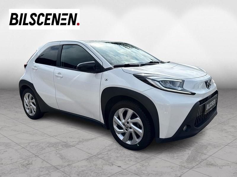 Hvid Brugt 2023 Toyota Aygo Active Hatchback | 124.800 kr. (Fair pris) - Billede 1/4