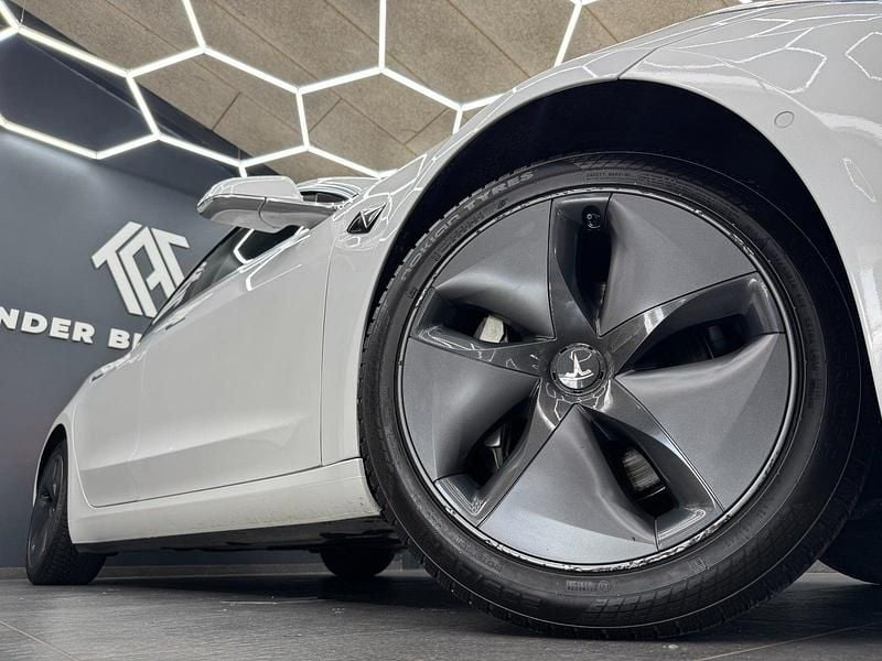 Brugt Tesla Model 3 Standard Range 225 kW (306 HK) 2019 Koksmetal Sedan